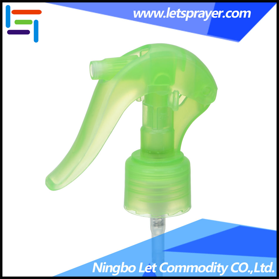 Mini trigger sprayer for bottles